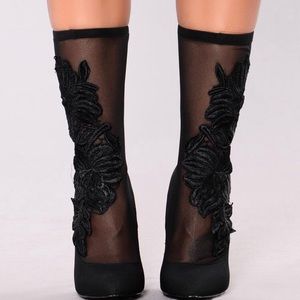 Fashion nova shoes! Size 10 but fits like size 8.